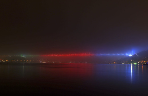 Fatih Sultan Mehmet Köprüsü, Azerbaycan bayrağı renklerine büründü