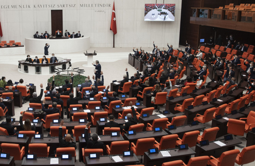 AK Parti'nin adayı Numan Kurtulmuş yeniden TBMM Başkanı seçildi