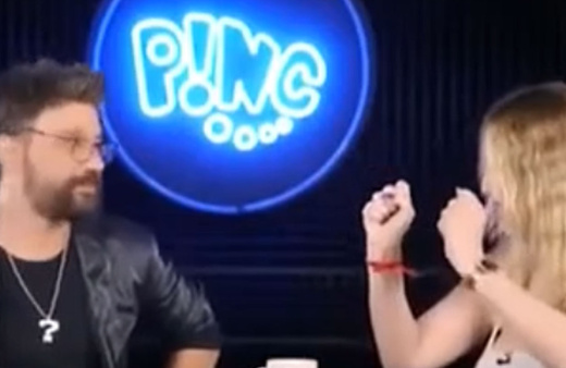 Hande Sarıoğlu'ndan dekolte çıkışı: Bu göğüslerin parasını verdim, istediğim gibi...