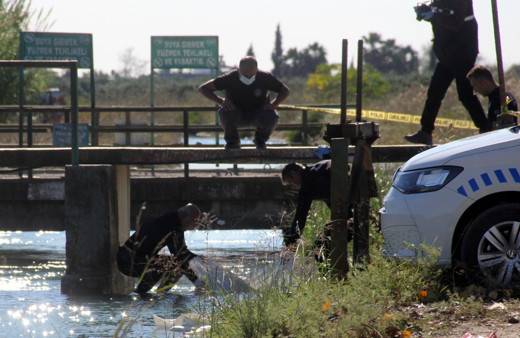 Adana'da boğazı kesildikten sonra çuvala konulmuş erkek cesedi su kanalında bulundu
