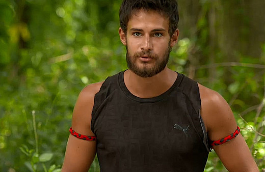 Survivor 2021 yarışmacılarından Batuhan Karacakaya ile Aleyna Çalışkan'ın aşk bombası