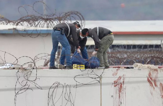 Cezaevinde kanlı çatışma! 68 mahkum öldü cesetleri böyle taşındı