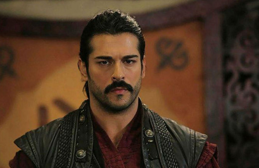 Burak Özçivit hakkında 'set çalışanlarına küfürden 4 yıl hapis istemi'ne ilk açıklama