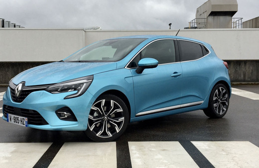 Oyak Renault 7 milyonuncu aracını ve motorunu üretti 7 milyonuncu araç Clio E-Tech oldu