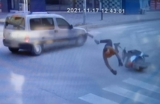 Bursa'da bisiklet sürücüsü metrelerce havalandı! Acılar içinde gözyaşı döktü