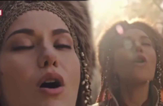 TRT1 Alparslan Büyük Selçuklu'da Akça Hatun Fahriye Evcen'in 'uluma' sahnesi alay konusu oldu