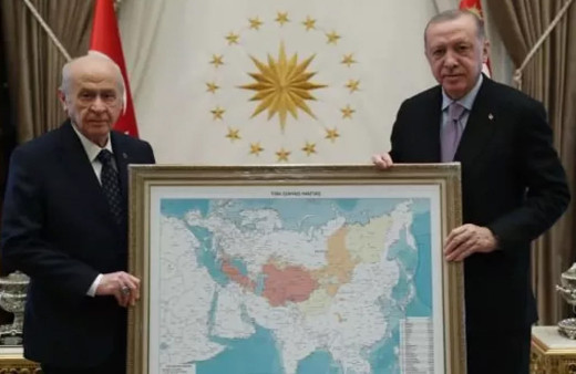 Cumhurbaşkanı Erdoğan ile Devlet Bahçeli'nin Türk Dünyası haritasıyla pozu Yunan'ı çıldırttı