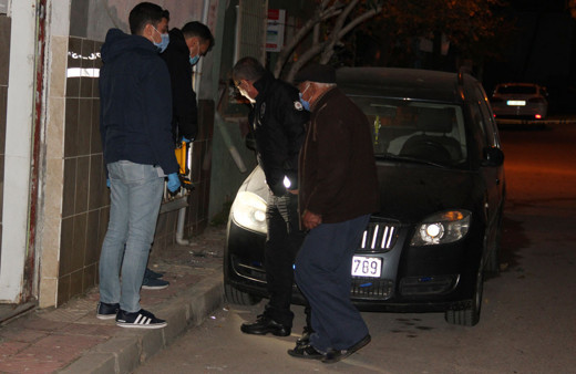 Manisa'da el yapımı patlayıcı atılan evde maddi hasar meydana geldi