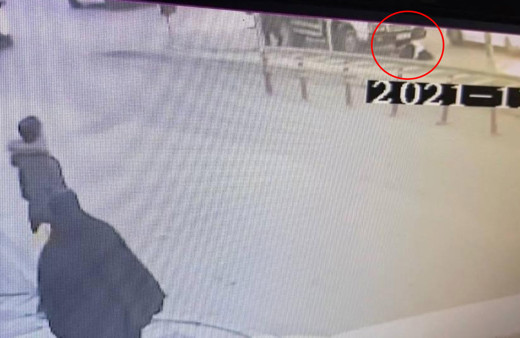 İstanbul'da küçük kız metrelerce sürüklendi! Feci kaza kamerada