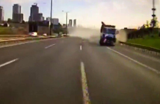 Esenyurt'ta 2 kişinin öldüğü feci kazanın görüntüleri ortaya çıktı