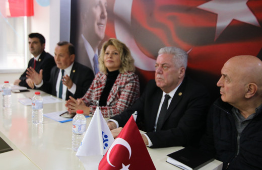 Eski CHP'li Hüseyin Avni Aksoy demediğini bırakmadı: CHP, şirazeden çıkmıştır