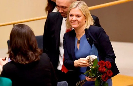 İsveç'in ilk kadın başbakanı Andersson göreve geldikten saatler sonra istifa etti