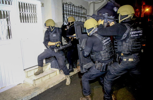 Adana'da PKK'ya büyük operasyon! 17 şüpheli için baskınlar yapıldı