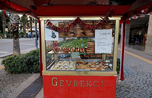 Zam yağmuru simiti de vurdu! Yarım halde satılmaya başlandı