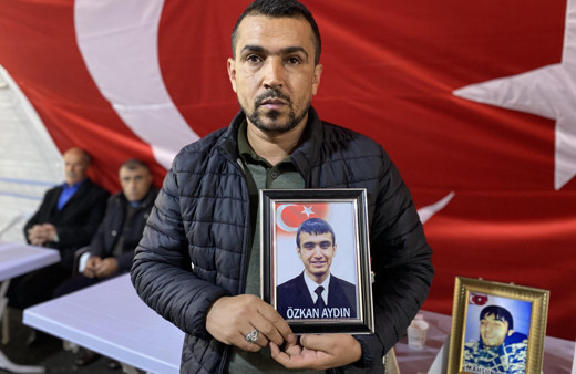 Diyarbakır'da evlat nöbetindeki baba HDP'ye seslendi: Neden bizden kaçıyorlar