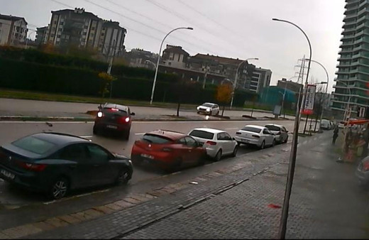Bursa'da yağmurla gelen kaza kameraya yansıdı