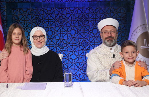 Diyanet İşleri Ali Erbaş: Gönül isterdi ki çocuklarımız yalan söylediğimize hiç şahit olmadan büyüsünler