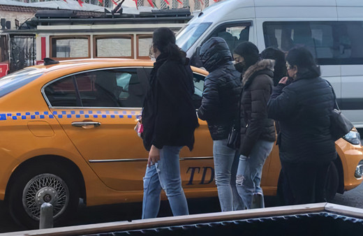 İstanbul'da taksiciler lodosta bile pazarlık yapıp müşteriyi almadı