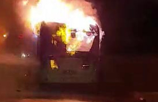 İETT otobüsü alev alev yandı! İstanbul'da korku dolu anlar kamerada