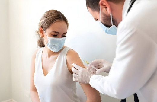 İsrail Sağlık Bakanlığı: BioNTech aşısı olanlar Omicron'a karşı korunuyor