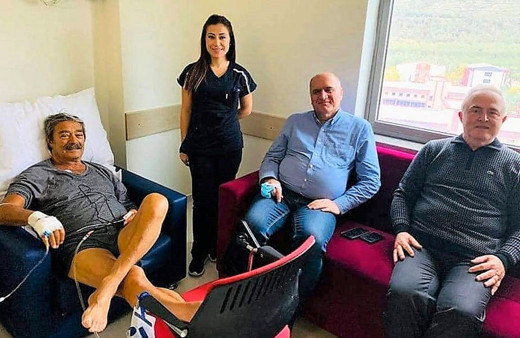 Beyin kanaması geçiren Kadir İnanır’dan ilk fotoğraf