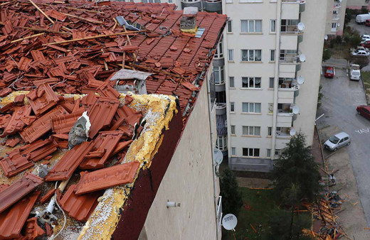 Lodos evleri arabaları yıktı geçti Sigorta lodosun bıraktığı hasarı karşılayacak mı?