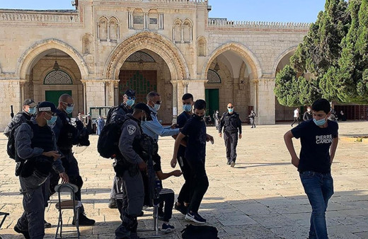 İsrail polisinin korumasındaki 150 fanatik Yahudi Mescid-i Aksa'ya baskın düzenledi