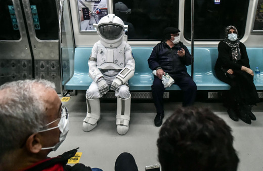 İstanbul'da metro yolcuları şaşkına döndü gören fotoğraf çekti