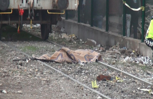 Diyarbakır'da trenin çarptığı genç hayatını kaybetti! Ailesi kahroldu