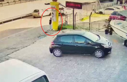 Bu da oldu! İstanbul'da güvenlik kamerasına bakınca şaşkına döndü: Bu cesareti nereden buluyorlar?
