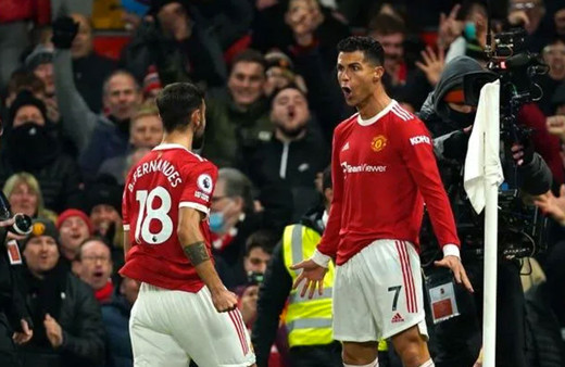 Manchester United Arsenal'i yendi Ronaldo 800 gol barajını geçti