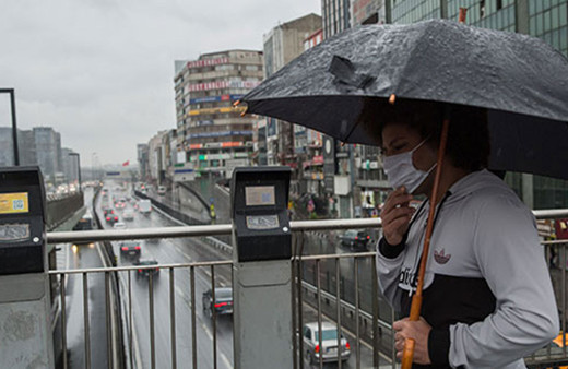 Meteoroloji'den kuvvetli sağanak uyarısı! Sıcaklık düşüyor bu illerdekiler dikkat