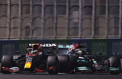 Suudi Arabistan GP'de kazanan Lewis Hamilton oldu