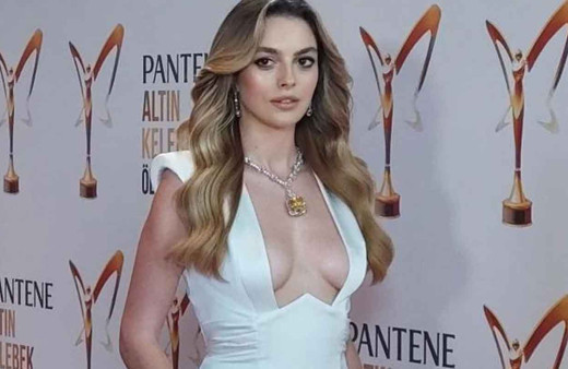 Sadakatsiz'in Derin'i Melis Sezen Altın Kelebek gecesine tavırları ve dekoltesiyle damga vurdu