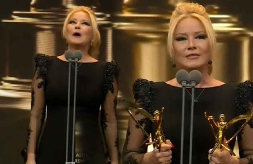 Müge Anlı Altın Kelebek'te iki ödül birden aldı gözyaşlarını tutamadı!