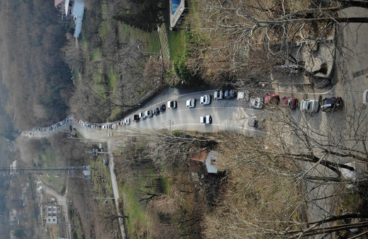 Bayide 16 TL, burada 2 TL! Almak için kilometrelerce kuyruk bekliyorlar