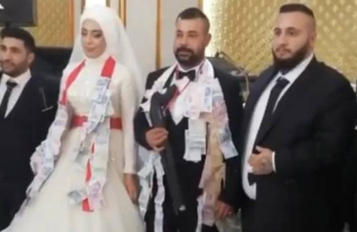 Düğünde takı töreninde akıllara durgunluk veren olay! Damada taktılar gelinin suratı düştü