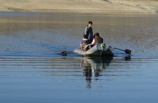 Diyarbakır'da okul yolu çileye dönüştü! Kayıkla gidiyorlar: Belediye sessiz kaldı