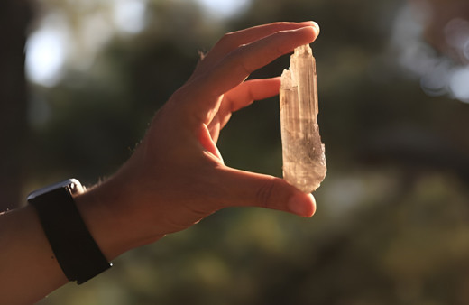 Elmastan 10 bin kat daha nadir olan diaspor taşı sadece Muğla Milas'ta çıkarılıtor