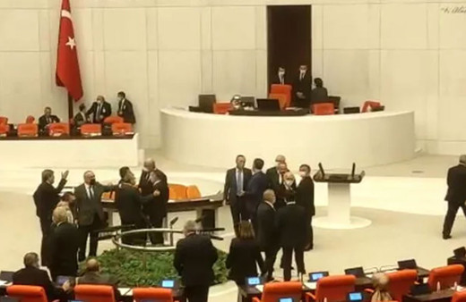 Meclis'te bir kez daha 'el hareketi' ve 'küfür' gerginliği