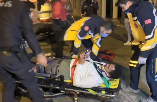 Üsküdar’da lüks araçla takla attı hiçbir şey olmamış gibi canlı yayına devam etti