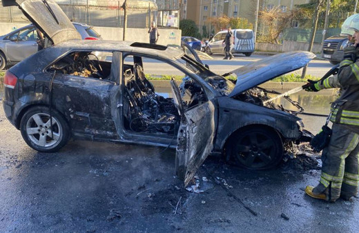 Büyükçekmece’de seyir halindeki araç alev topuna döndü