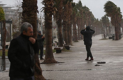 25 il için alarm verildi! Lodos ve fırtına geri dönüyor! Çatılar uçacak ağaçlar devrilecek