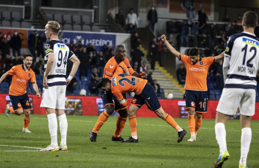Başakşehir konuk ettiği Kasımpaşa'yı 2-1 mağlup etti