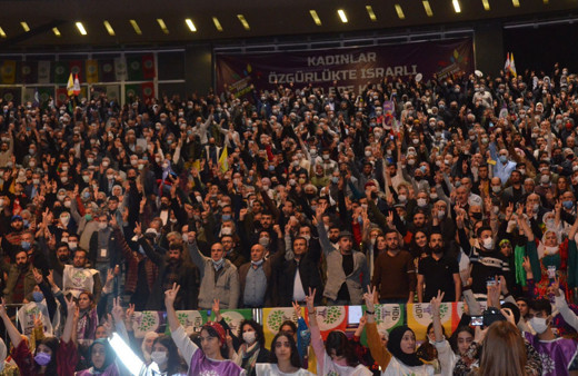 HDP kongresinde PKK marşı rezilliği