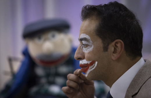 Samsun'da Mahir öğretmen kukla gösterisi ve şarkılarla ders işliyor