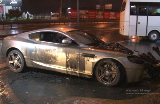 Avcılar’da 2 milyon liralık lüks otomobil yandı