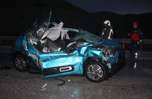 Manisa'da 11 araç birbirine girdi! Ortalık savaş alanına döndü: Trafik kilitlendi