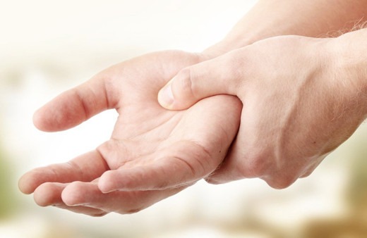 El parmaklar neden uyuşur hastalık habercisi mi sebebleri neler?