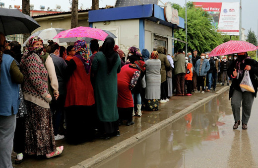 Ekmek kuyruğu ABD gazetesinde haber oldu: İnsanlara sormanıza gerek yok